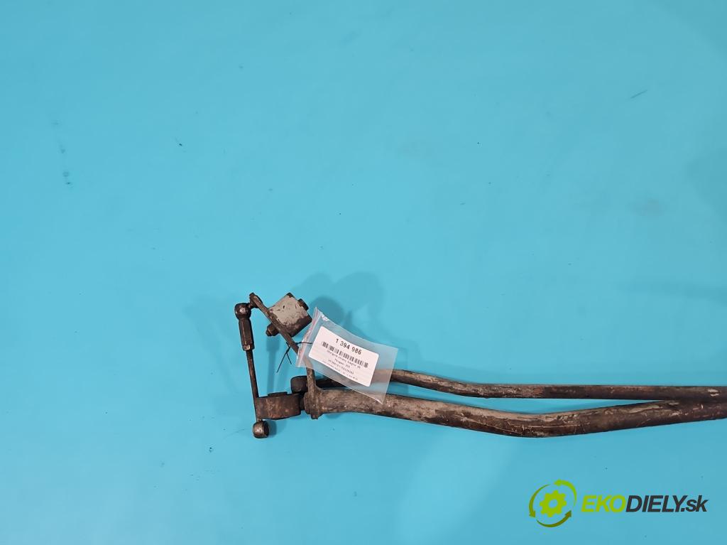 Peugeot 305 1.5 karburátor: 68 HP manual 50 kW 1472 cm3 5- Páka: Změny: stupeň,rýchlosť  (Rýchlostné páky / kulisy)