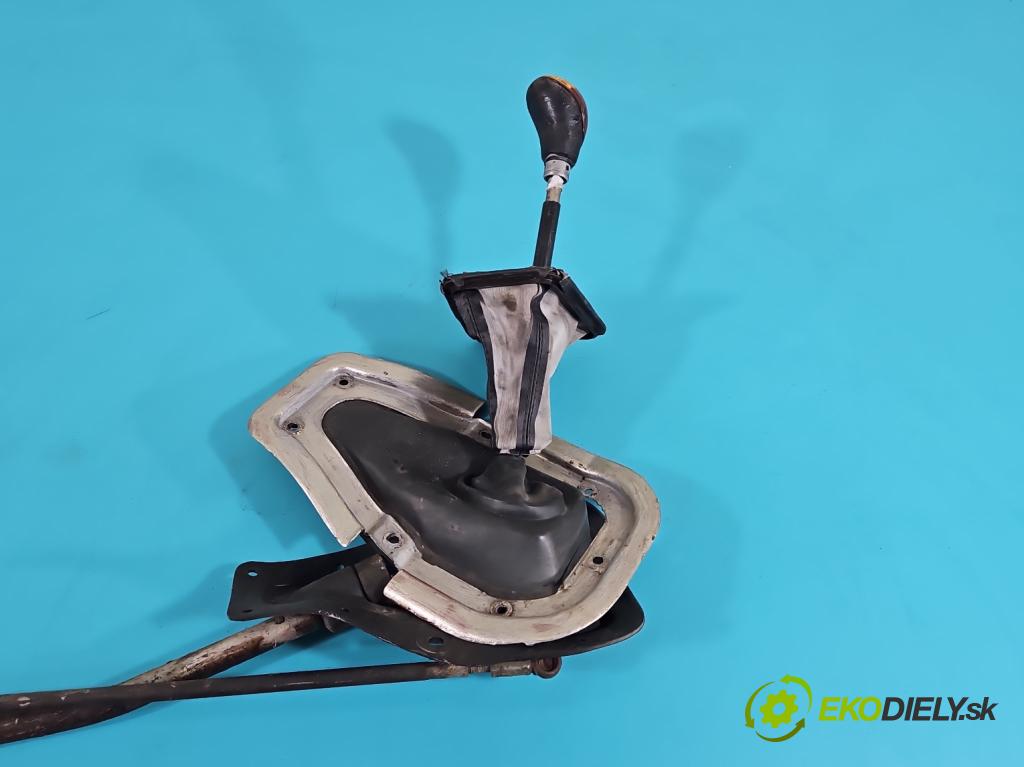 Peugeot 305 1.5 karburátor: 68 HP manual 50 kW 1472 cm3 5- Páka: Změny: stupeň,rýchlosť  (Rýchlostné páky / kulisy)