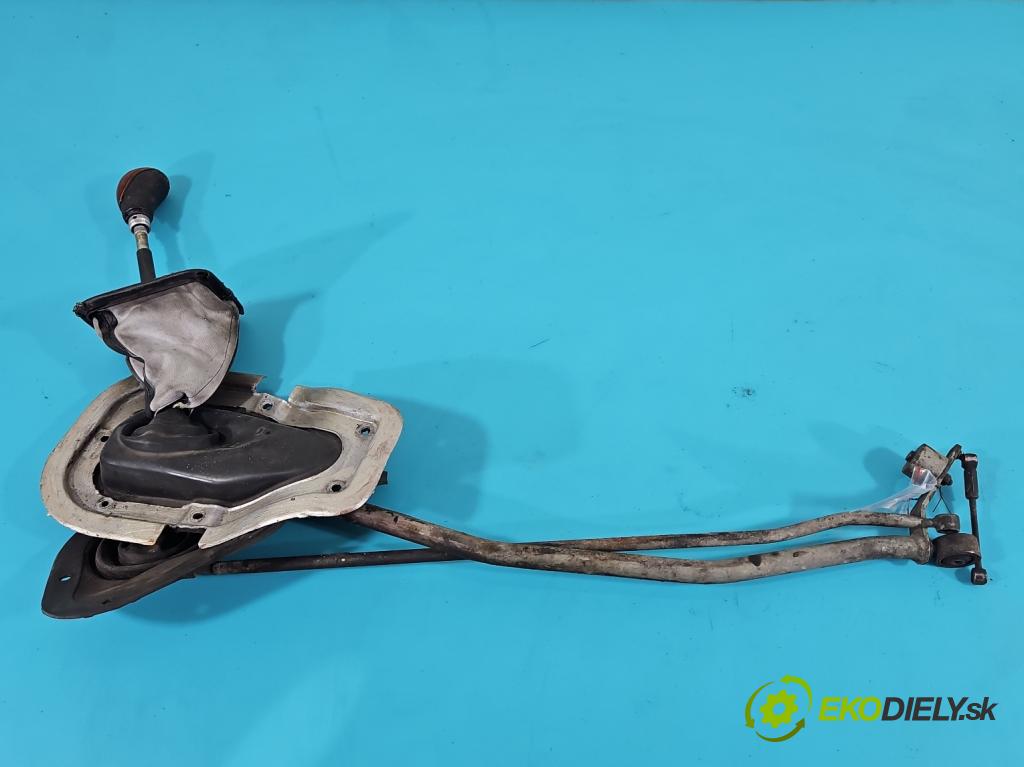 Peugeot 305 1.5 karburátor: 68 HP manual 50 kW 1472 cm3 5- Páka: Změny: stupeň,rýchlosť  (Rýchlostné páky / kulisy)