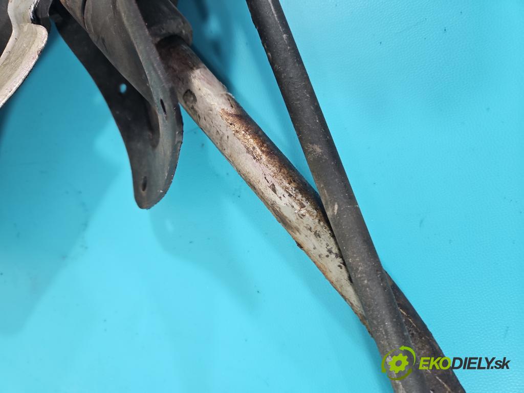 Peugeot 305 1.5 karburátor: 68 HP manual 50 kW 1472 cm3 5- Páka: Změny: stupeň,rýchlosť  (Rýchlostné páky / kulisy)