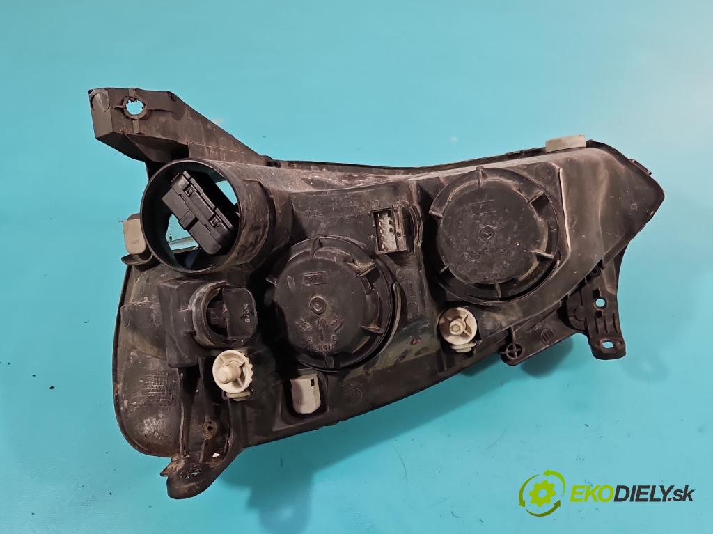 Opel Corsa C 2000-2006 1.2 16V 75 HP manual 55 kW 1199 cm3 5- Reflektor: pravý  (Pravé)