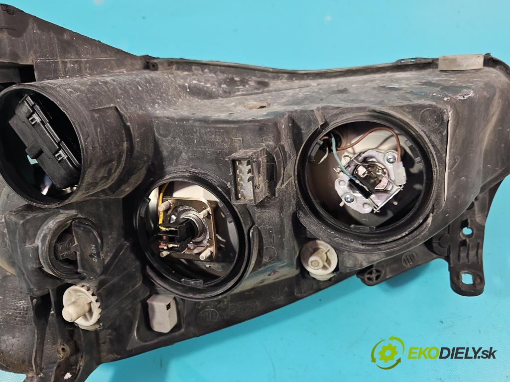 Opel Corsa C 2000-2006 1.2 16V 75 HP manual 55 kW 1199 cm3 5- Reflektor: pravý  (Pravé)