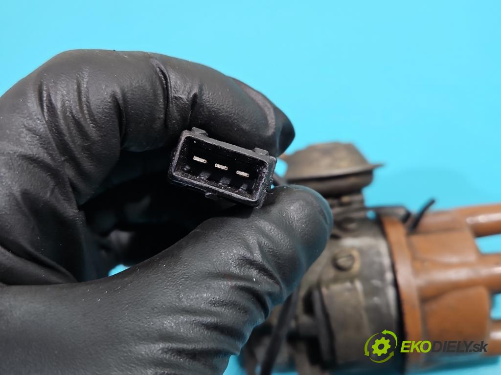 Peugeot 305 1.5 karburátor: 68 HP manual 50 kW 1472 cm3 5- rozdeľovač 525438B (Rozdeľovače)