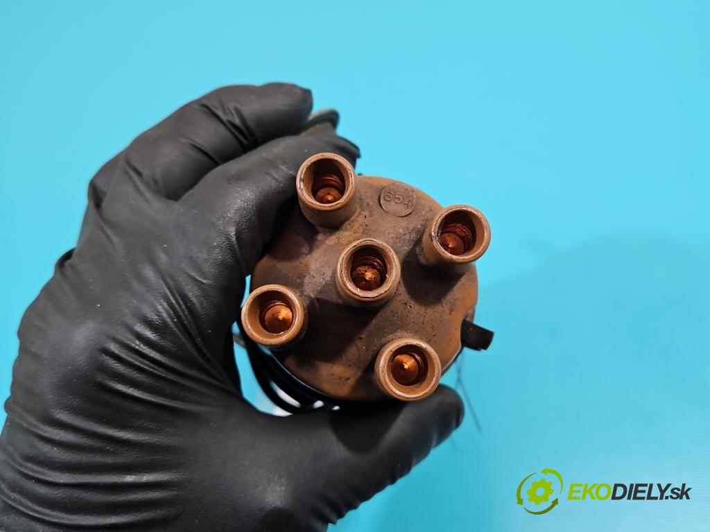 Peugeot 305 1.5 karburátor: 68 HP manual 50 kW 1472 cm3 5- rozdeľovač 525438B (Rozdeľovače)