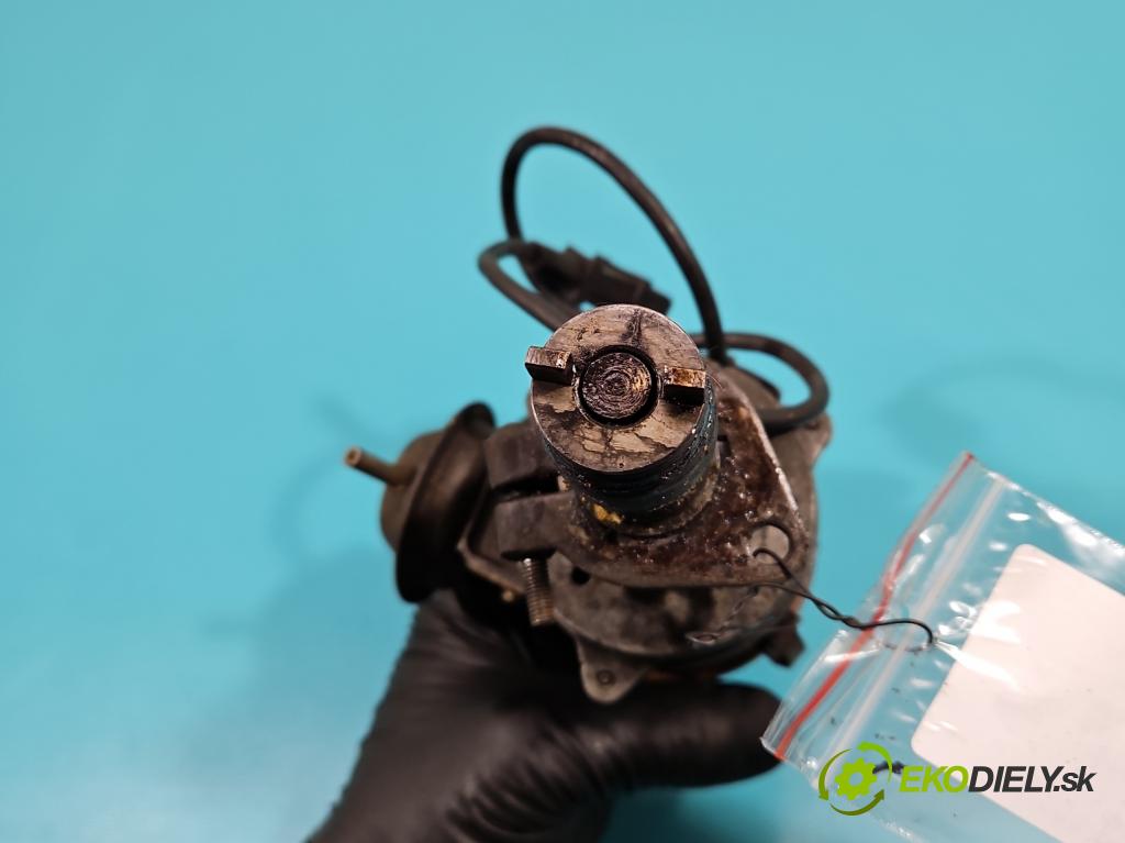 Peugeot 305 1.5 karburátor: 68 HP manual 50 kW 1472 cm3 5- rozdeľovač 525438B (Rozdeľovače)