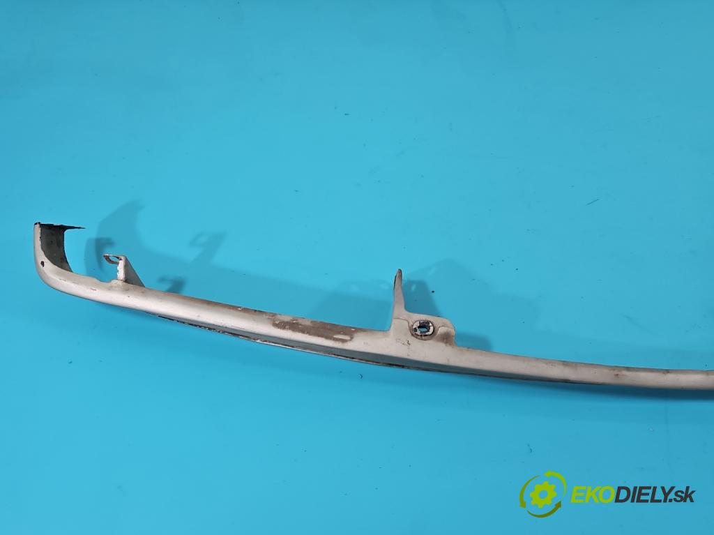 Peugeot 305 1.5 karburátor: 68 hp manual 50 kW 1472 cm3 5- stěna přední  (Výztuhy přední)