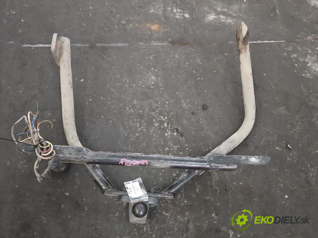 Peugeot 305 1.5 karburátor: 68 hp manual 50 kW 1472 cm3 5- oko tažné  (Tažná zařízení)