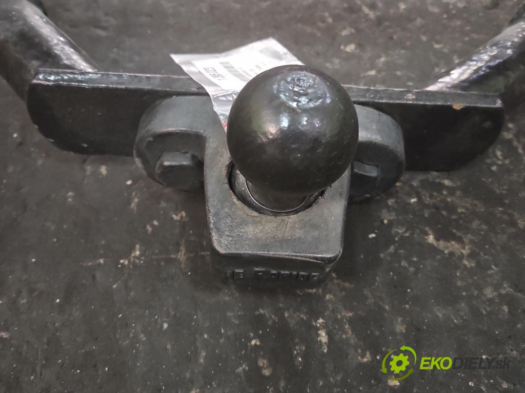 Peugeot 305 1.5 karburátor: 68 hp manual 50 kW 1472 cm3 5- oko tažné  (Tažná zařízení)