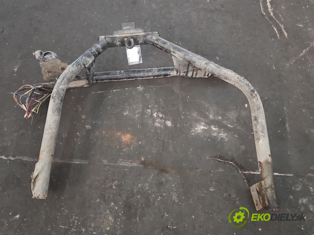 Peugeot 305 1.5 karburátor: 68 hp manual 50 kW 1472 cm3 5- oko tažné  (Tažná zařízení)