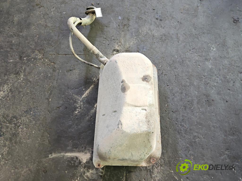 Peugeot 305 1.5 karburátor: 68 HP manual 50 kW 1472 cm3 5- Nádrž: palivo  (Nádrže)