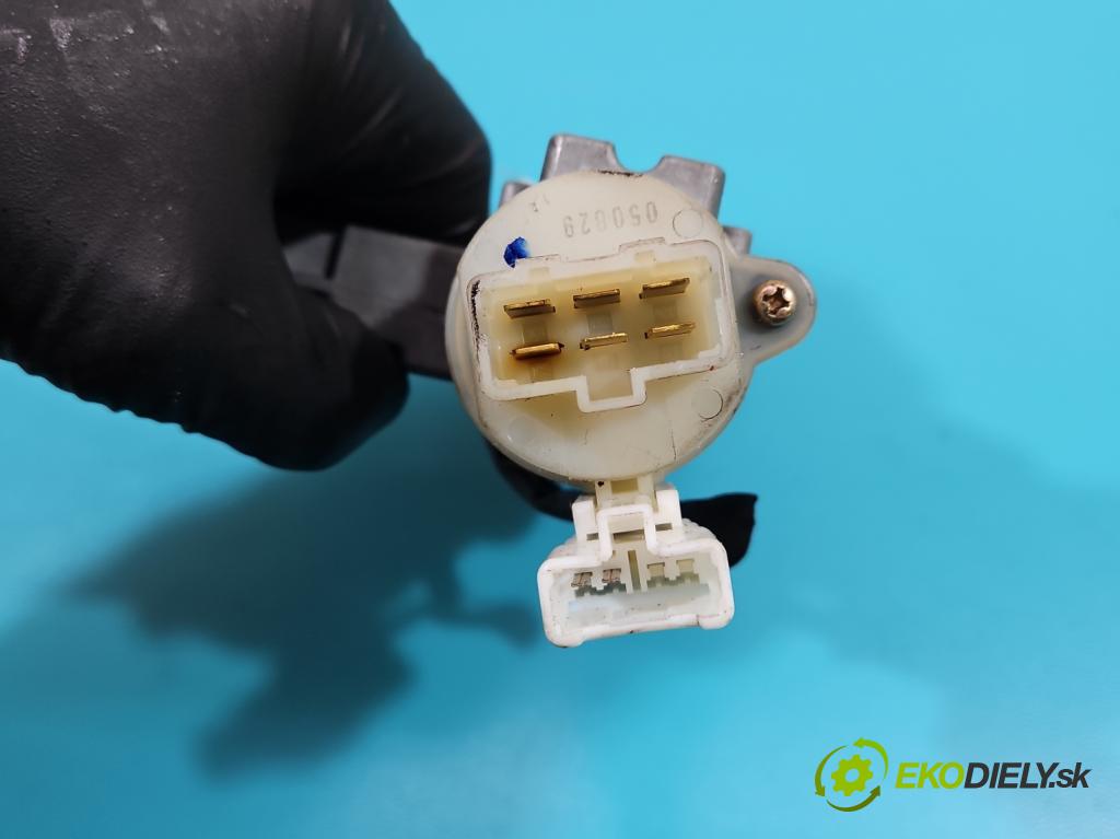 Kia Picanto I 2003-2011 1.0 61 HP manual 44,5 kW 999 cm3 5- Spínačka  (Spínacie skrinky a kľúče)