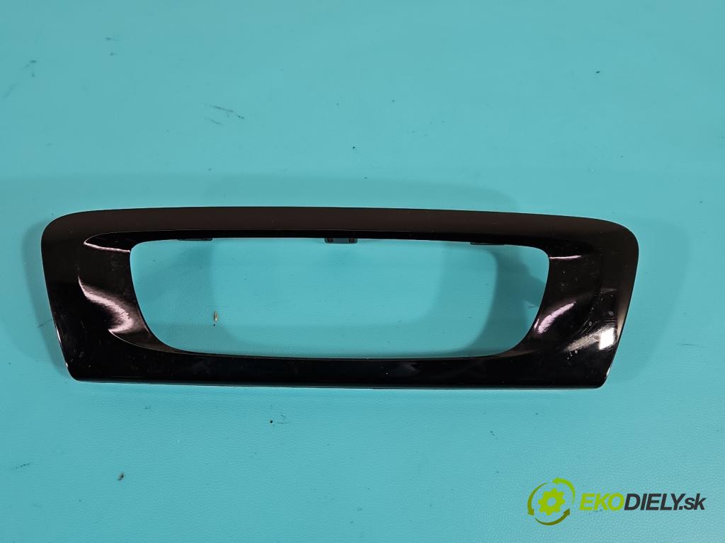 Renault Scenic III 2009-2016 1.6 dci 131 HP manual 96 kW 1598 cm3 5- Mřížka: kúrenia stredová  (Mriežky kúrenia (fukáre))