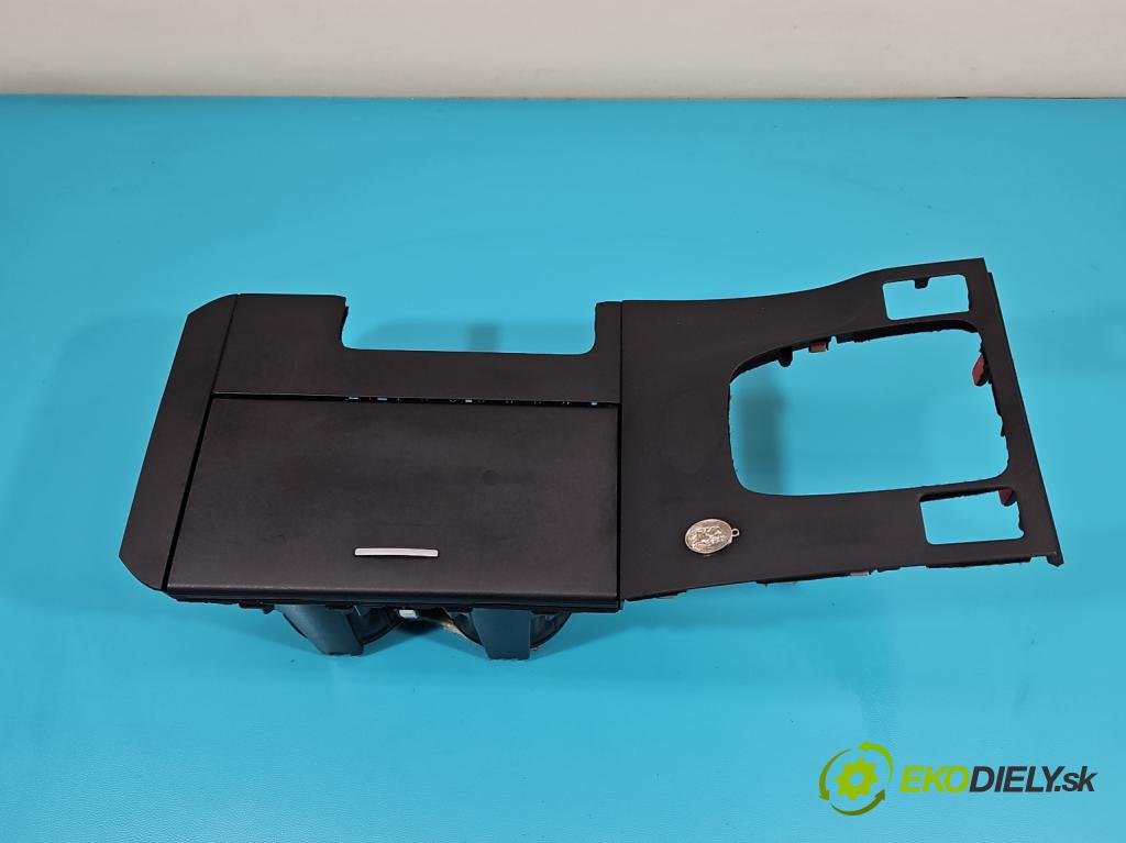 Honda Accord VIII 2008-2015 2.0 VTEC 156 HP automatic 115 kW 1997 cm3 4- Rukojeť: na nápoje: 83410-TL0-G0-G1 (Úchyty, držiaky na nápoje)