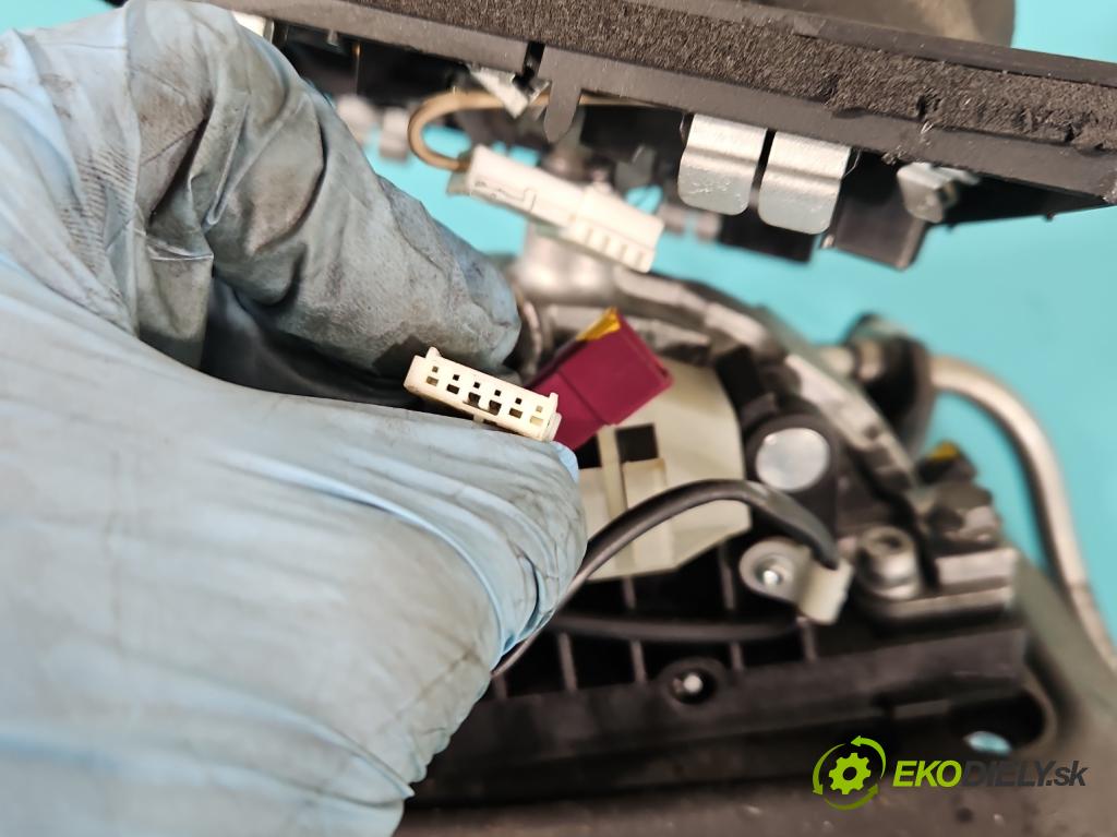 Bmw X3 E83 2003-2010 2.0d 177 HP automatic 130 kW 1995 cm3 5- Páka: Změny: stupeň,rýchlosť 3420339 (Rýchlostné páky / kulisy)