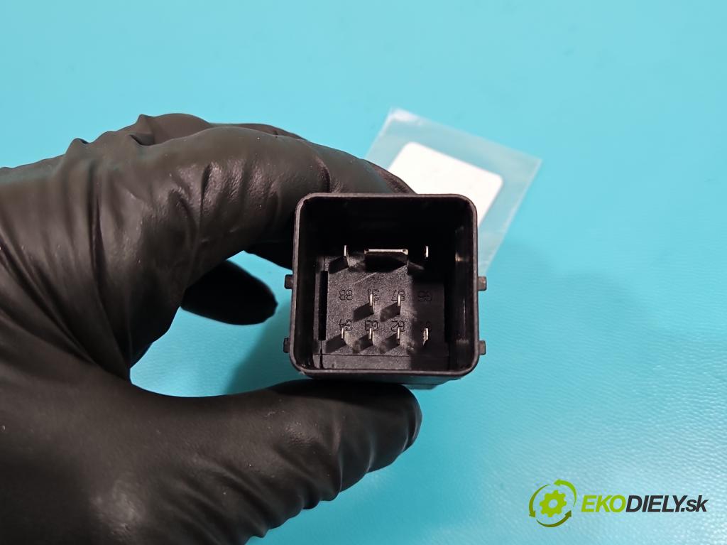 Renault Scenic III 2009-2016 1.6 dci 131 HP manual 96 kW 1598 cm3 5- Relé: svíčky: zařicích: 0281003050 (Relé)