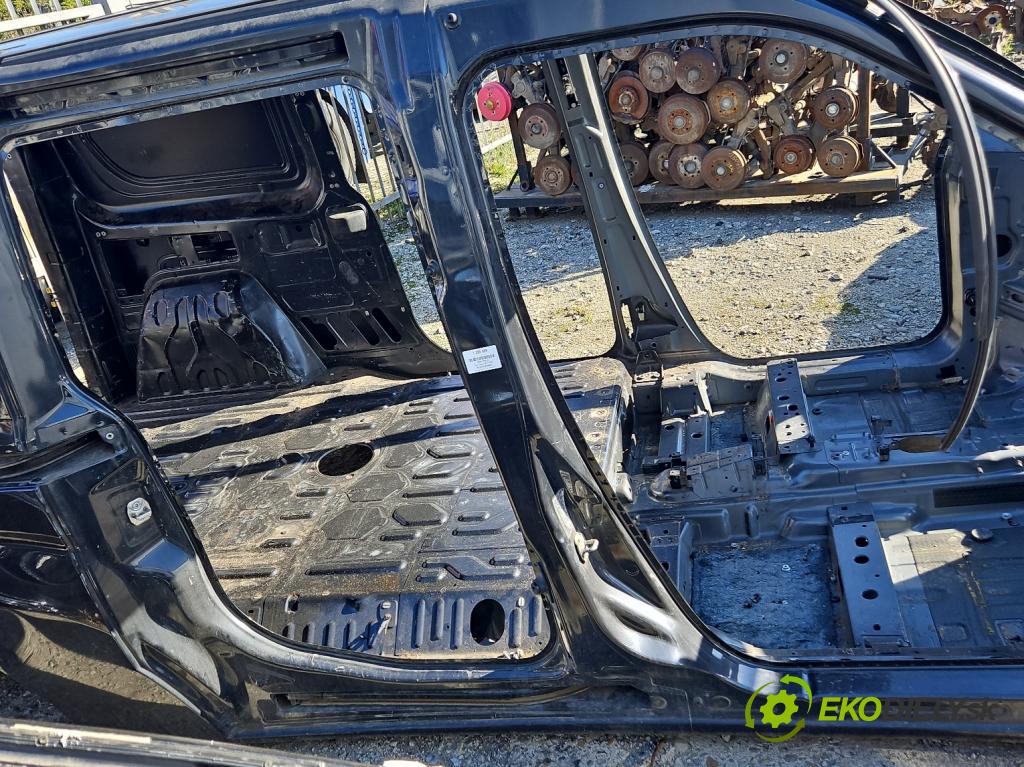 Opel Combo D 2011-2018 1.6 cdti 105 HP manual 77 kW 1598 cm3 5- Práh: pravý  (Ostatné)