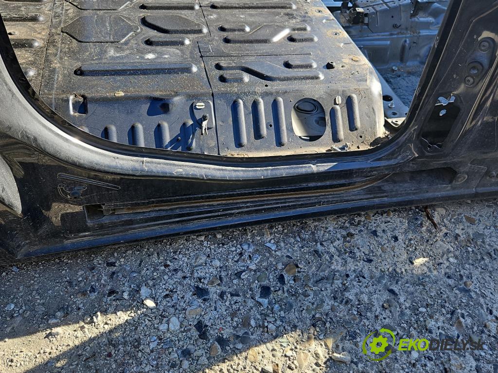 Opel Combo D 2011-2018 1.6 cdti 105 HP manual 77 kW 1598 cm3 5- Práh: pravý  (Ostatné)