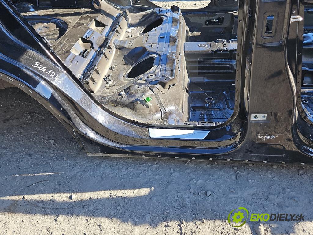 Skoda Karoq 2017- 2.0 tdi 150 HP automatic 110 kW 1968 cm3 5- Práh: pravý  (Ostatné)