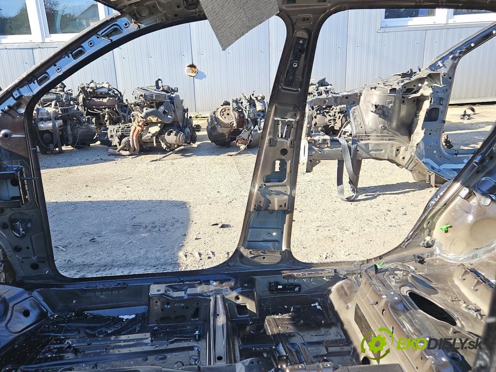 Skoda Karoq 2017- 2.0 tdi 150 HP automatic 110 kW 1968 cm3 5- Práh: pravý  (Ostatné)