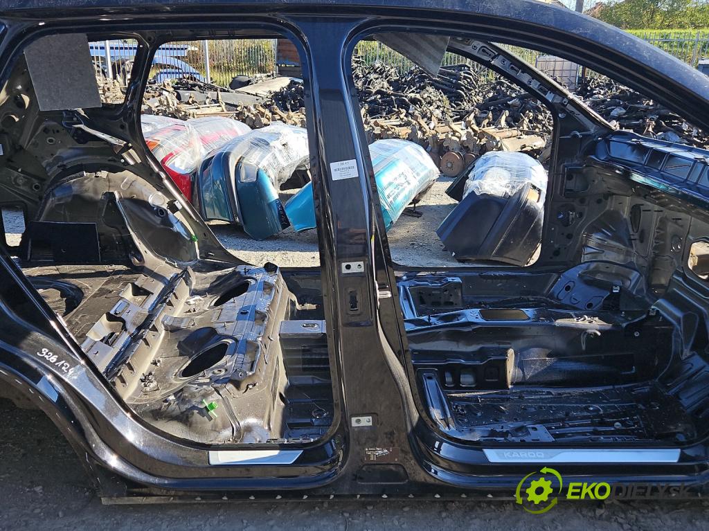 Skoda Karoq 2017- 2.0 tdi 150 HP automatic 110 kW 1968 cm3 5- Práh: pravý  (Ostatné)