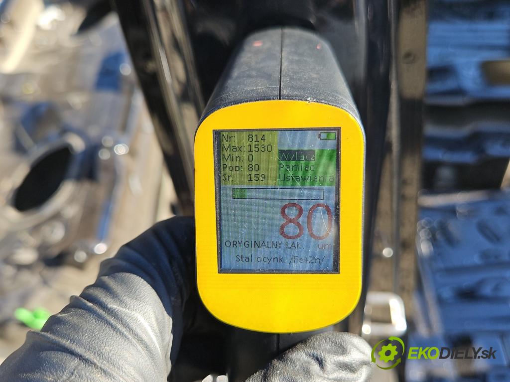 Skoda Karoq 2017- 2.0 tdi 150 HP automatic 110 kW 1968 cm3 5- Práh: pravý  (Ostatné)