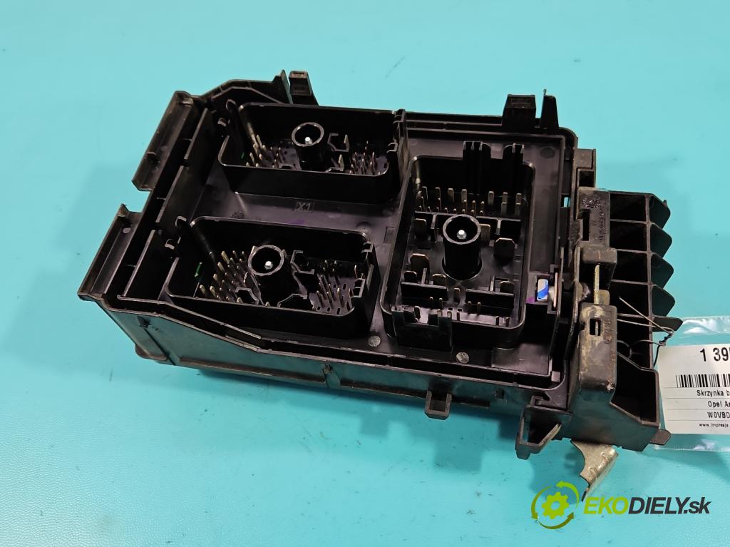 Opel Astra V  2015- 1.6 cdti 110 hp manual 81 kW 1598 cm3 5- skříňka pojistková 39158969 (Pojistkové skříňky)