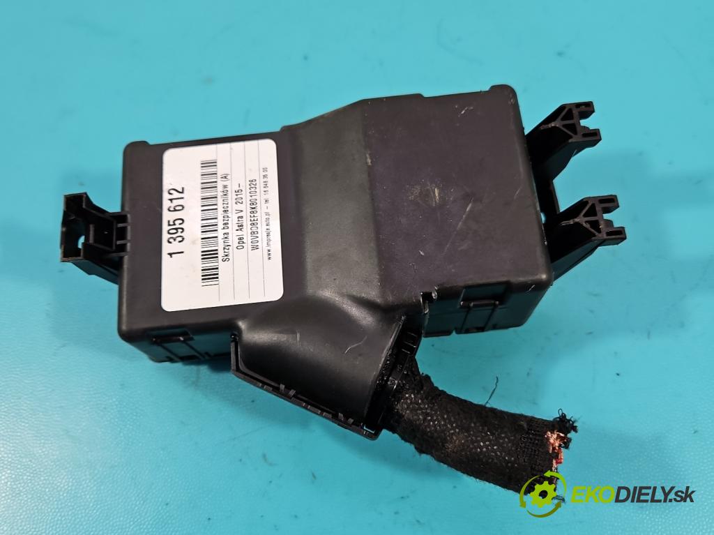 Opel Astra V  2015- 1.6 cdti 110 hp manual 81 kW 1598 cm3 5- skříňka pojistková 15533697 (Pojistkové skříňky)