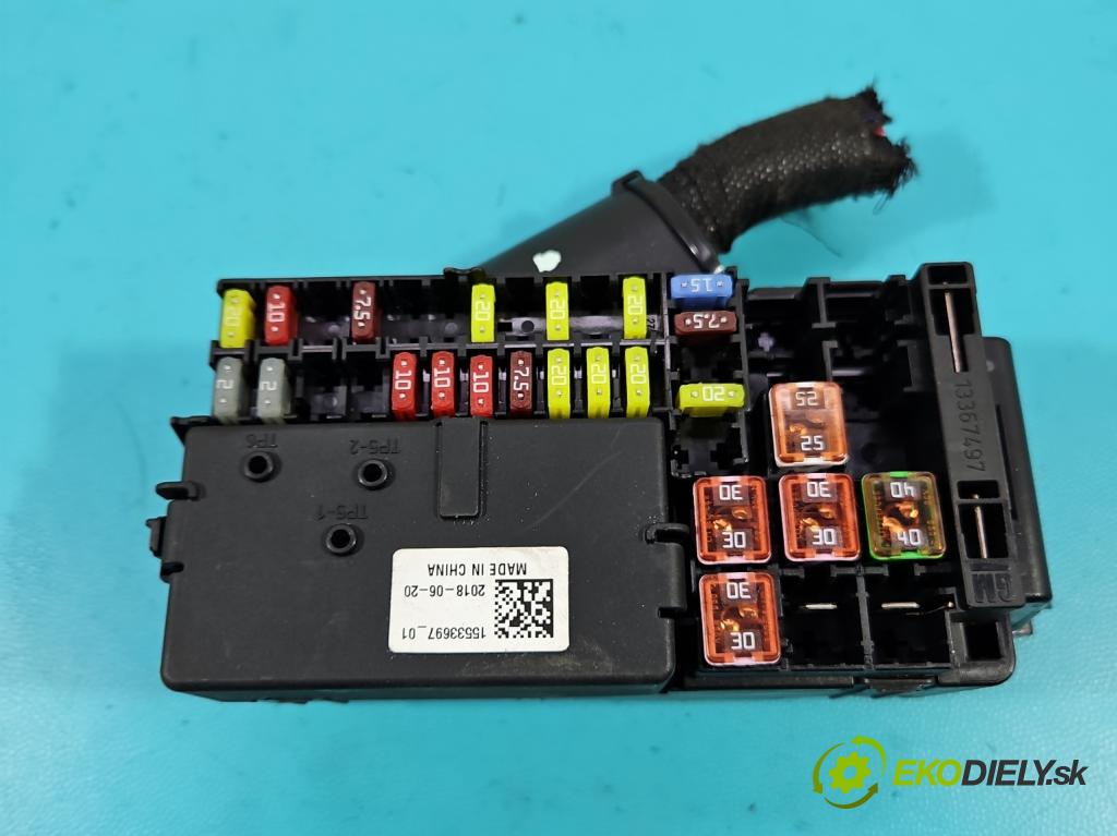 Opel Astra V  2015- 1.6 cdti 110 hp manual 81 kW 1598 cm3 5- skříňka pojistková 15533697 (Pojistkové skříňky)