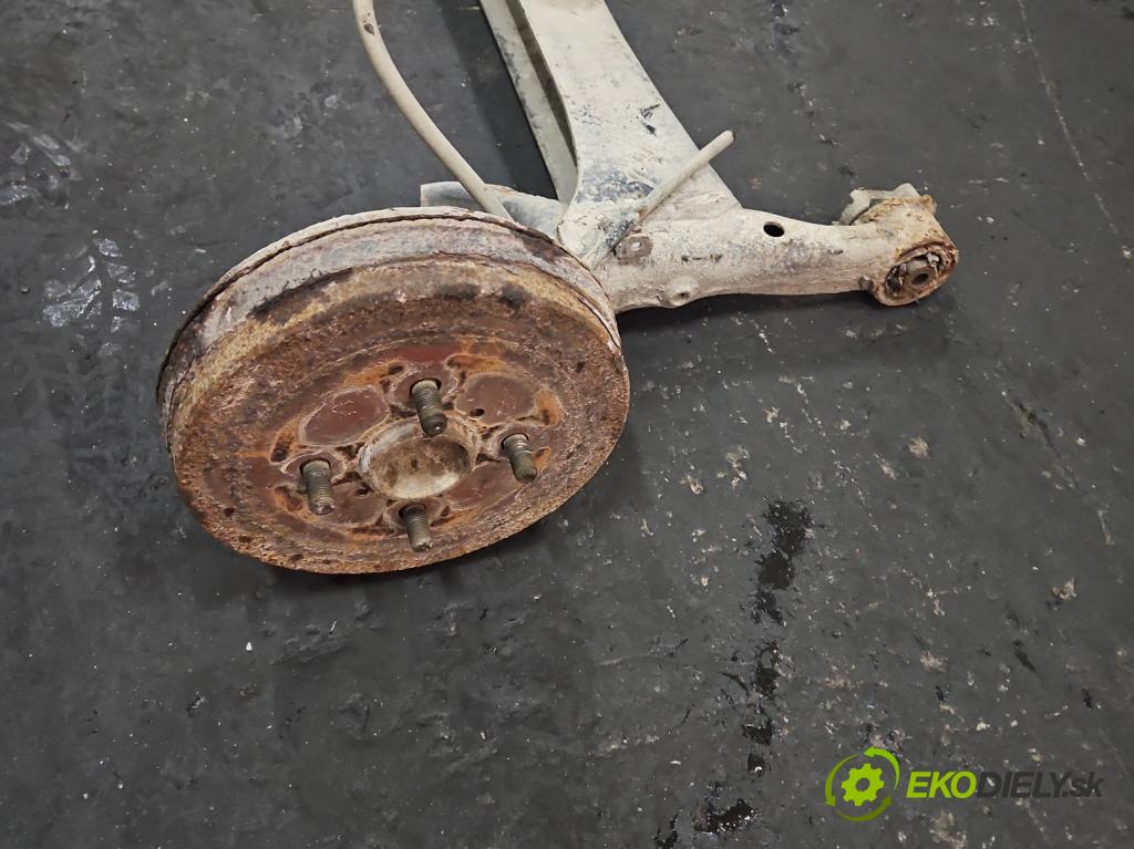 Toyota Yaris I 1999-2005 1.3 vvti 87 hp manual 64 kW 1298 cm3 3- zadní výztuha  (Výztuhy zadní)