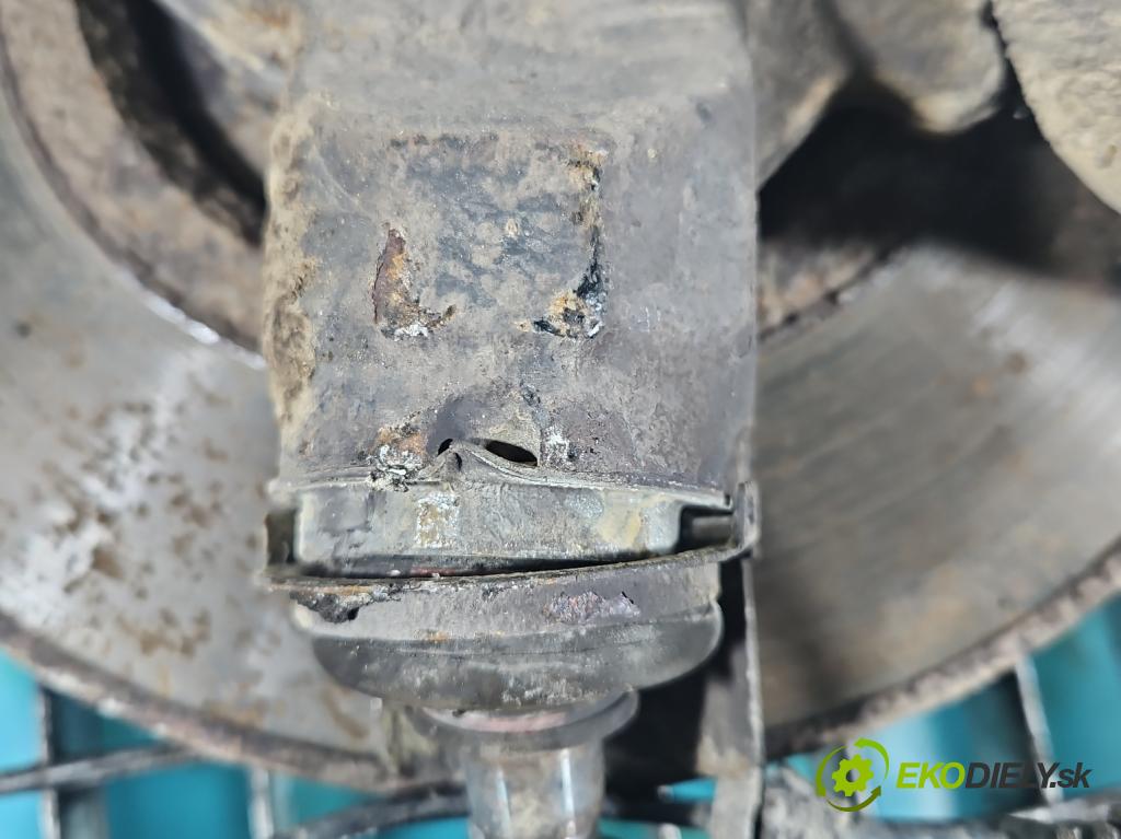 Peugeot 308 I 2007-2013 1.6 hdi 114 HP manual 84 kW 1560 cm3 5- náboj ľavé  (Náboje)