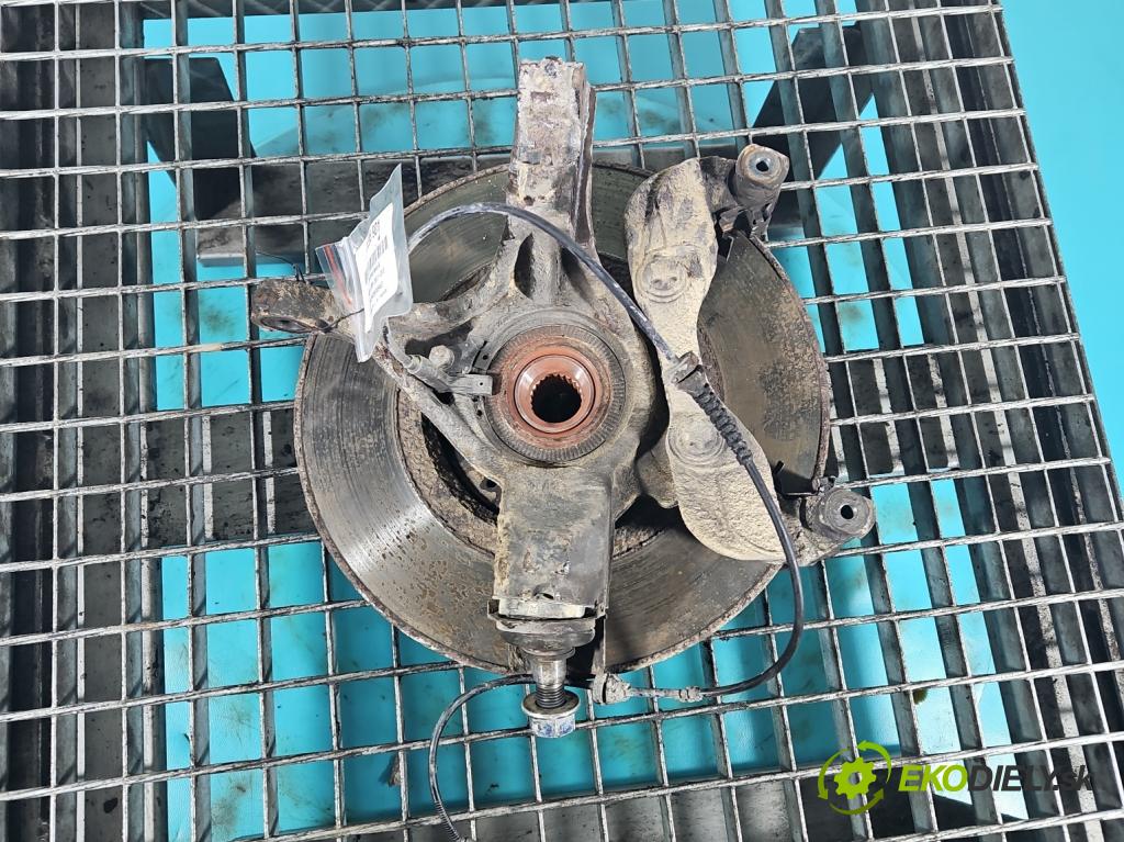 Peugeot 308 I 2007-2013 1.6 hdi 114 HP manual 84 kW 1560 cm3 5- náboj ľavé  (Náboje)