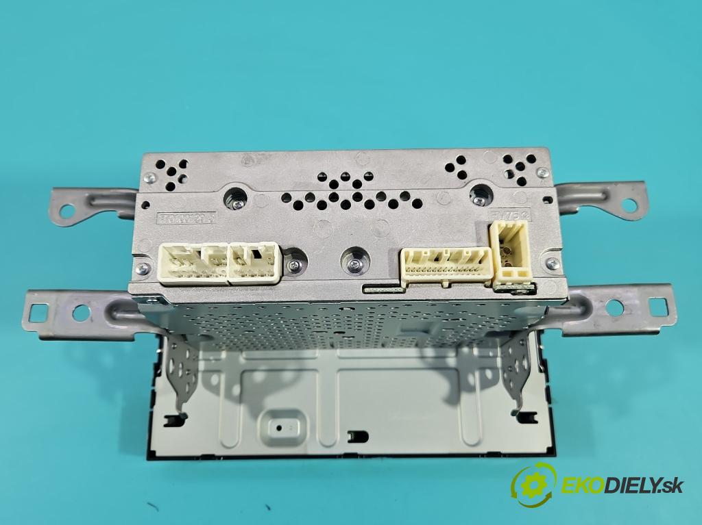 Toyota Corolla E16/E18  2013-2019 1.6 16V 132  HP manual 97 kW 1598 cm3 4- Radio originál 86120-02J91