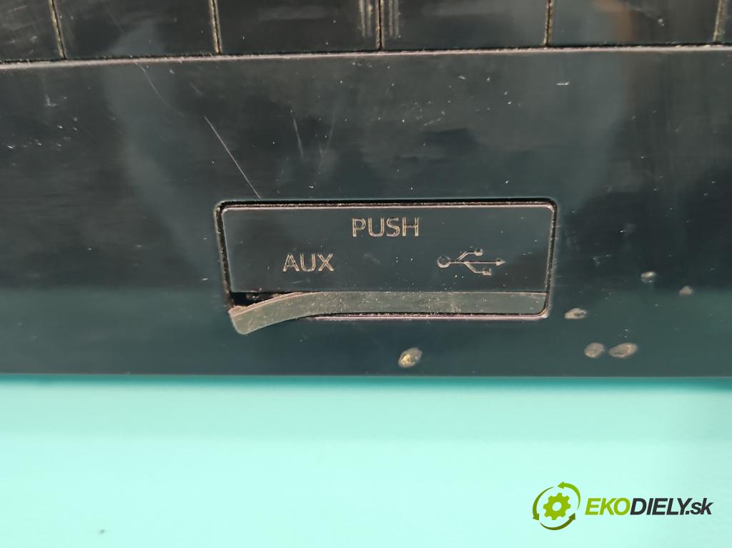 Toyota Corolla E16/E18  2013-2019 1.6 16V 132  HP manual 97 kW 1598 cm3 4- Radio originál 86120-02J91