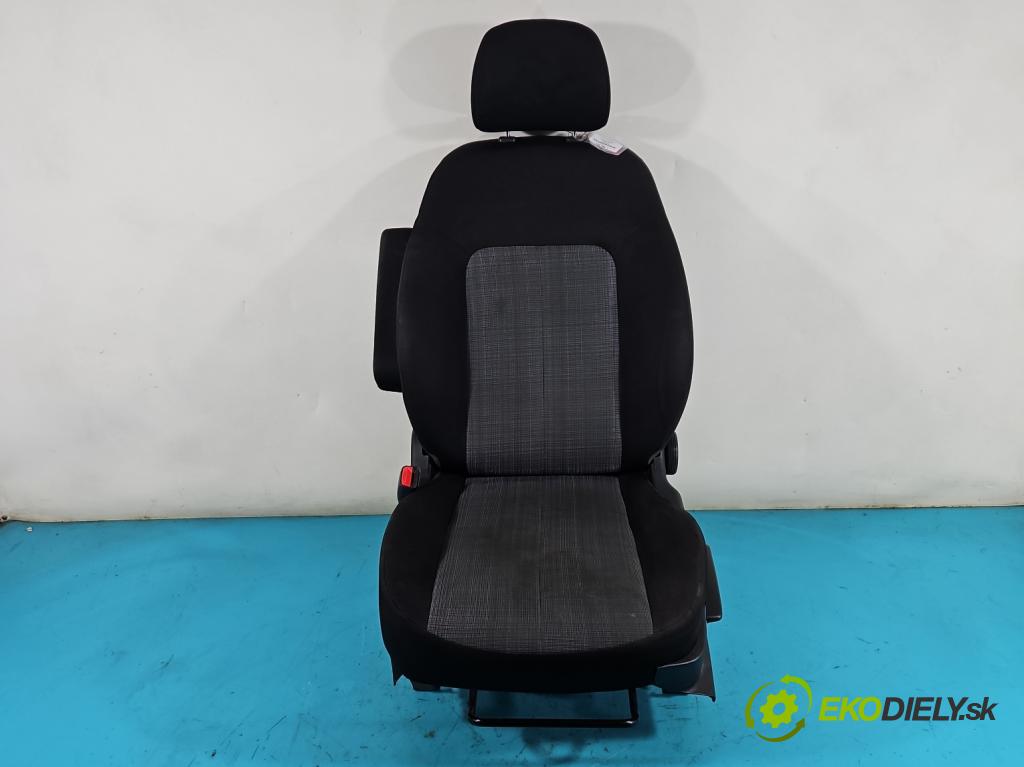 Kia Venga 1.4 16V 90 HP manual 66,2 kW 1396 cm3 5- Sedačka ľavý  (Sedačky, sedadlá)