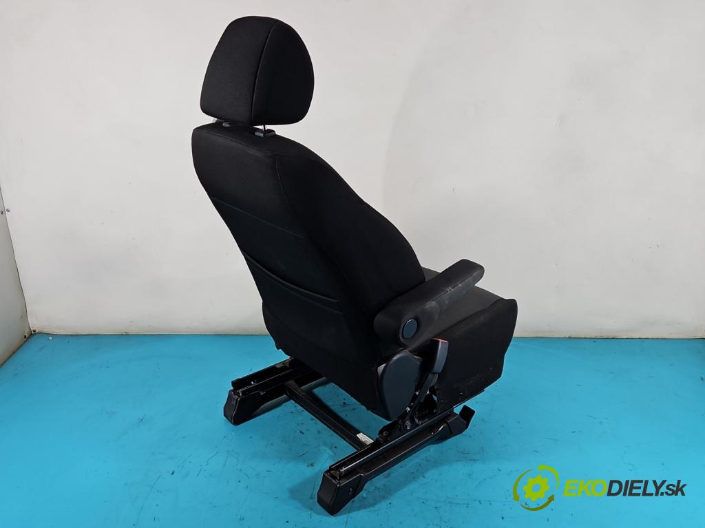 Kia Venga 1.4 16V 90 HP manual 66,2 kW 1396 cm3 5- Sedačka ľavý  (Sedačky, sedadlá)