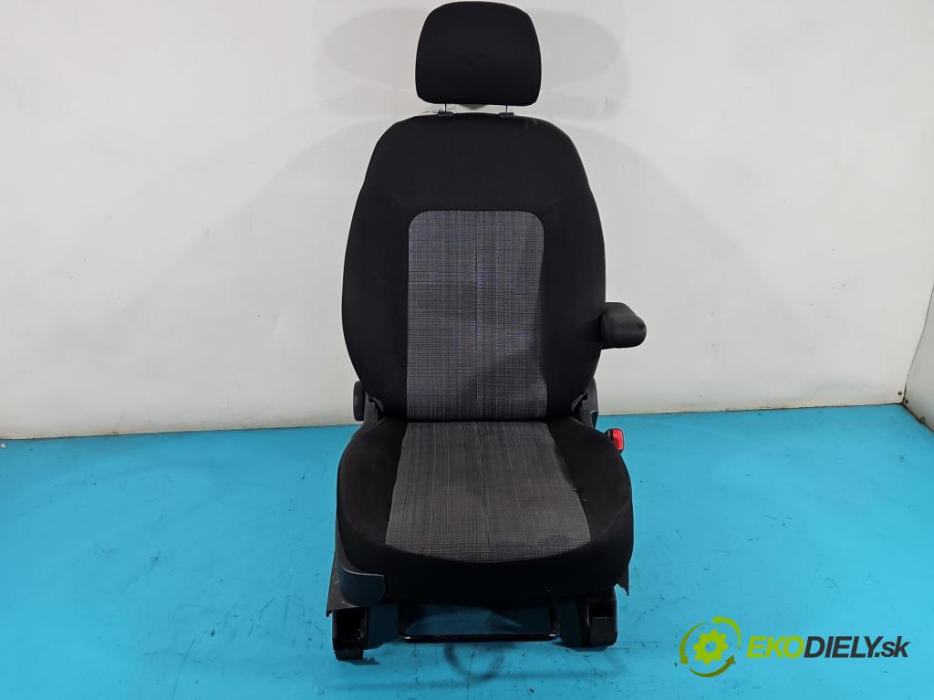 Kia Venga 1.4 16V 90 HP manual 66,2 kW 1396 cm3 5- Sedačka pravý  (Sedačky, sedadlá)