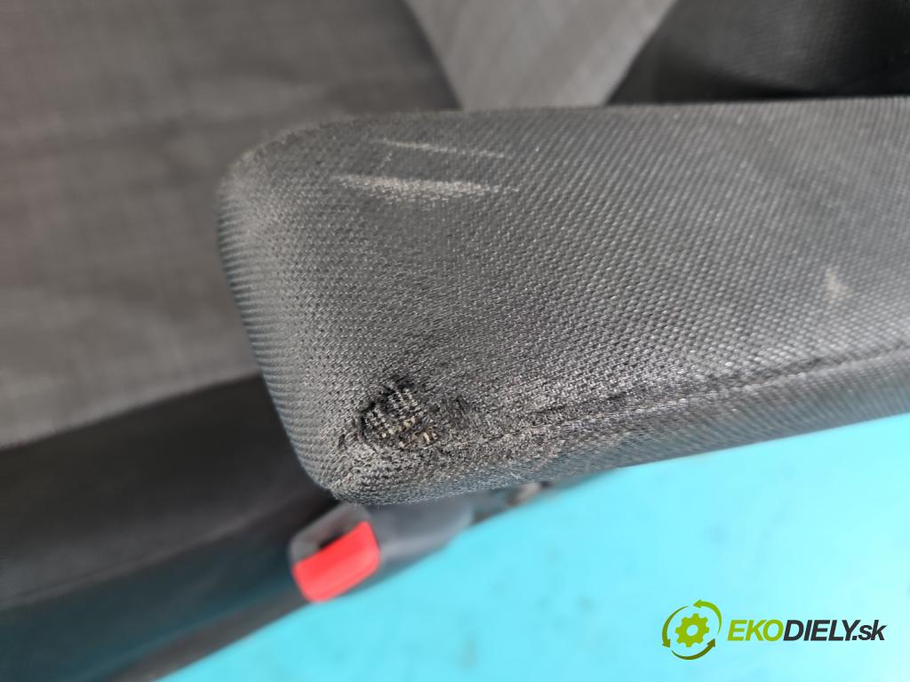 Kia Venga 1.4 16V 90 HP manual 66,2 kW 1396 cm3 5- Sedačka pravý  (Sedačky, sedadlá)