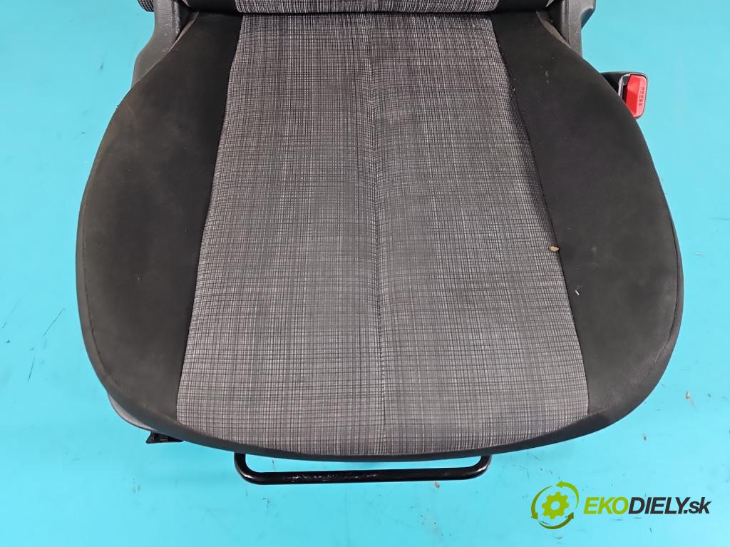 Kia Venga 1.4 16V 90 HP manual 66,2 kW 1396 cm3 5- Sedačka pravý  (Sedačky, sedadlá)