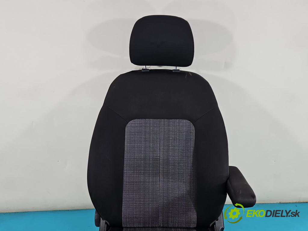 Kia Venga 1.4 16V 90 HP manual 66,2 kW 1396 cm3 5- Sedačka pravý  (Sedačky, sedadlá)