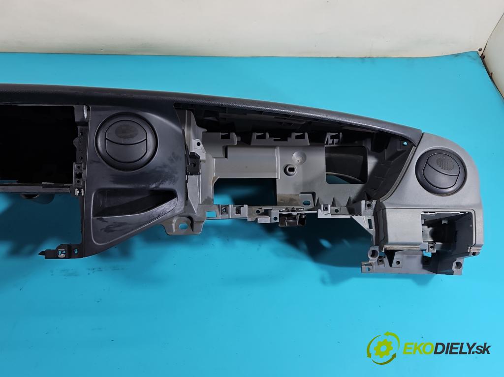 Iveco Daily IV 2006-2014 3.0 HPI 145 HP manual 107 kW 2998 cm3 2- kokpit,pristrojová doska rozdeľovacia