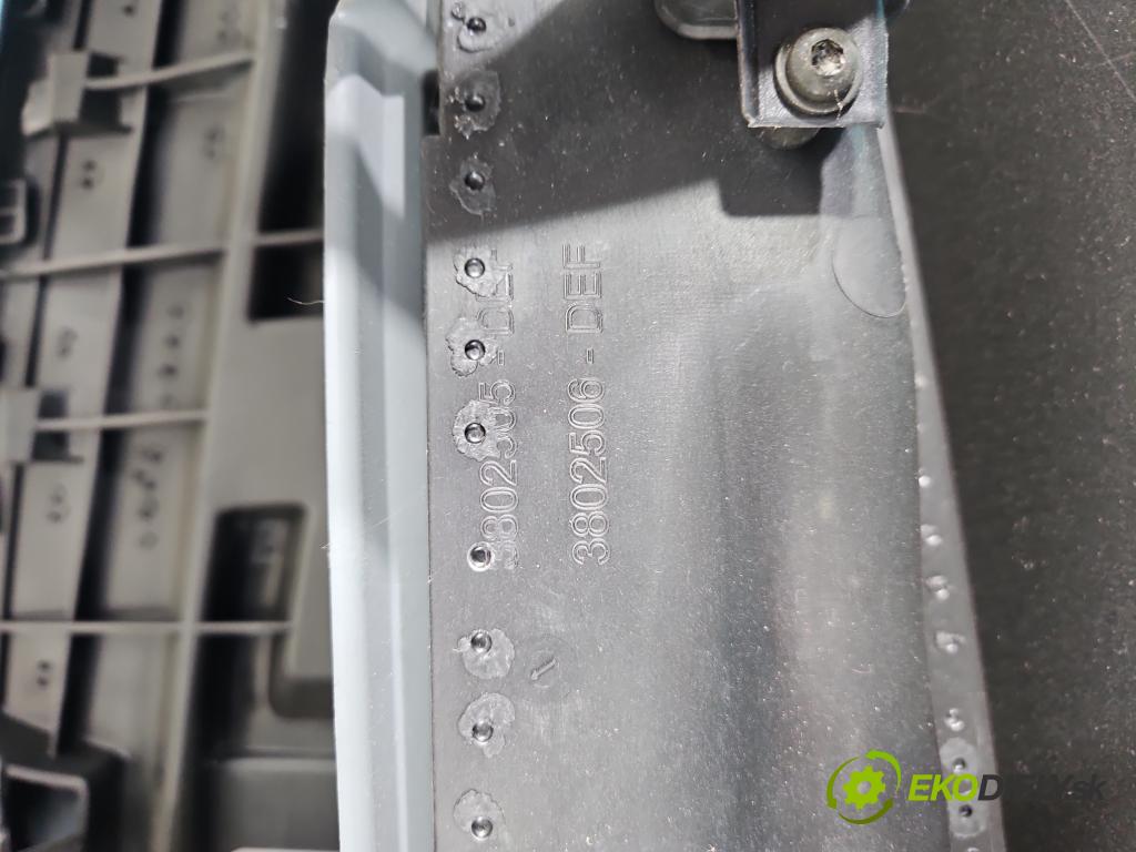 Iveco Daily IV 2006-2014 3.0 HPI 145 HP manual 107 kW 2998 cm3 2- kokpit,pristrojová doska rozdeľovacia