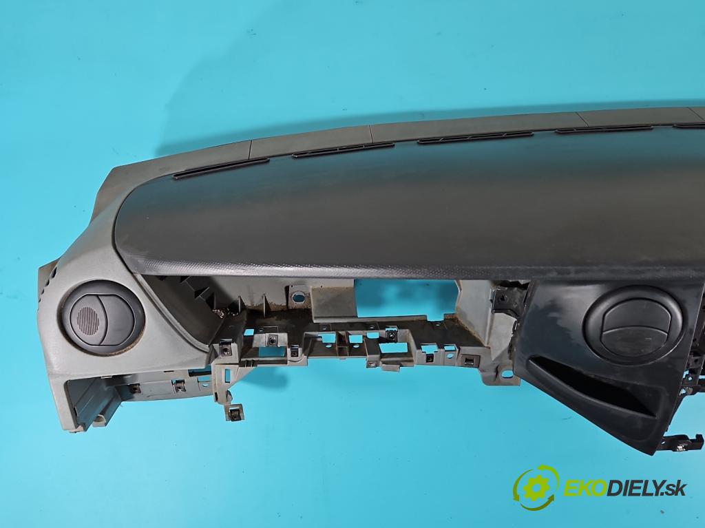 Iveco Daily IV 2006-2014 3.0 HPI 145 HP manual 107 kW 2998 cm3 2- kokpit,pristrojová doska rozdeľovacia