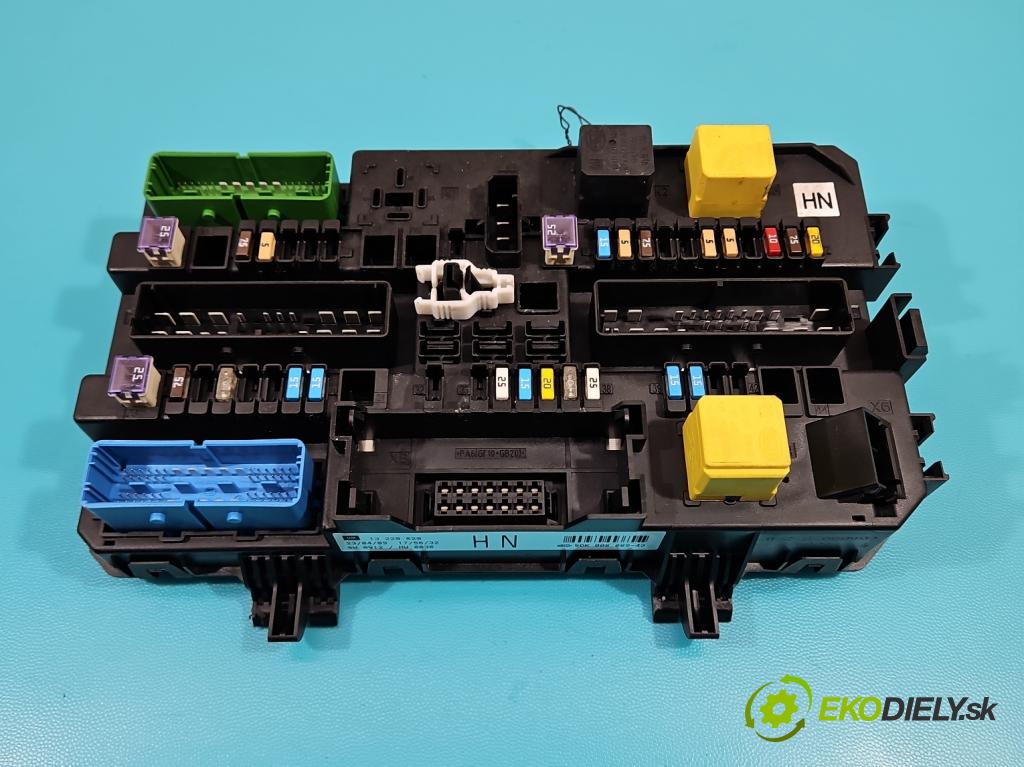 Opel Astra III 2004-2014 1.4 16V 90 hp manual 66 kW 1364 cm3 5- skříňka pojistková 13220829 (Pojistkové skříňky)