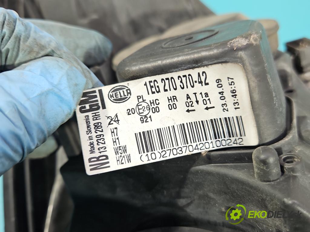 Opel Astra III 2004-2014 1.4 16V 90 HP manual 66 kW 1364 cm3 5- Reflektor: pravý 13239289 (Pravé)