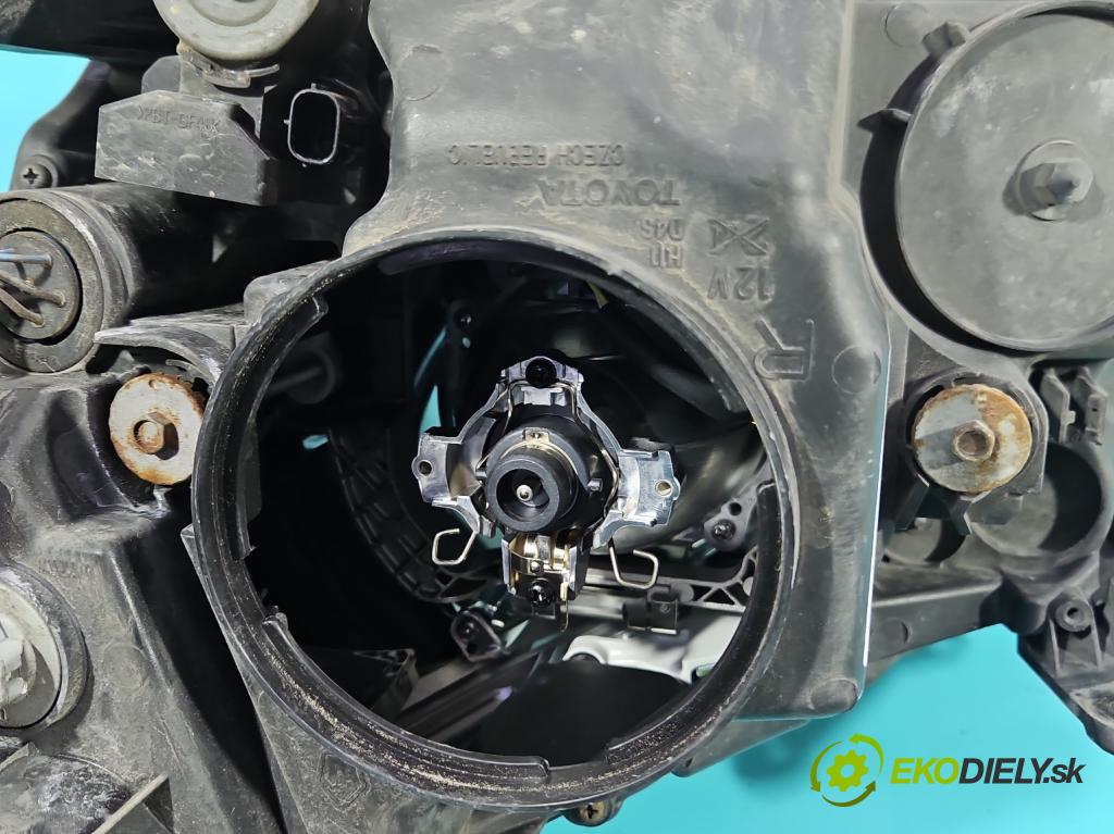 Toyota Avensis III T27 2009-2018 2.0 16V 152KM automatic 112 kW 1987 cm3 5- Reflektor: pravý  (Pravé)