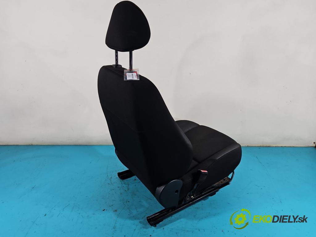 Peugeot 207 1.4 8V 73 HP manual 54 kW 1360 cm3 5- Sedačka ľavý  (Sedačky, sedadlá)