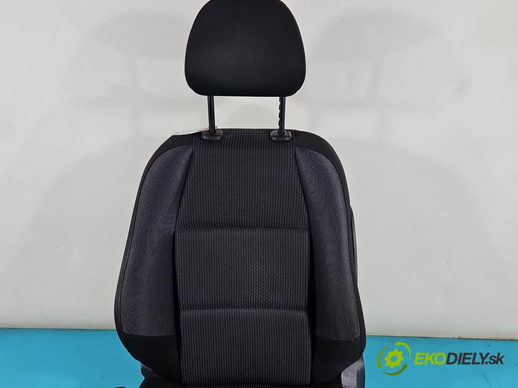 Peugeot 207 1.4 8V 73 HP manual 54 kW 1360 cm3 5- Sedačka ľavý  (Sedačky, sedadlá)