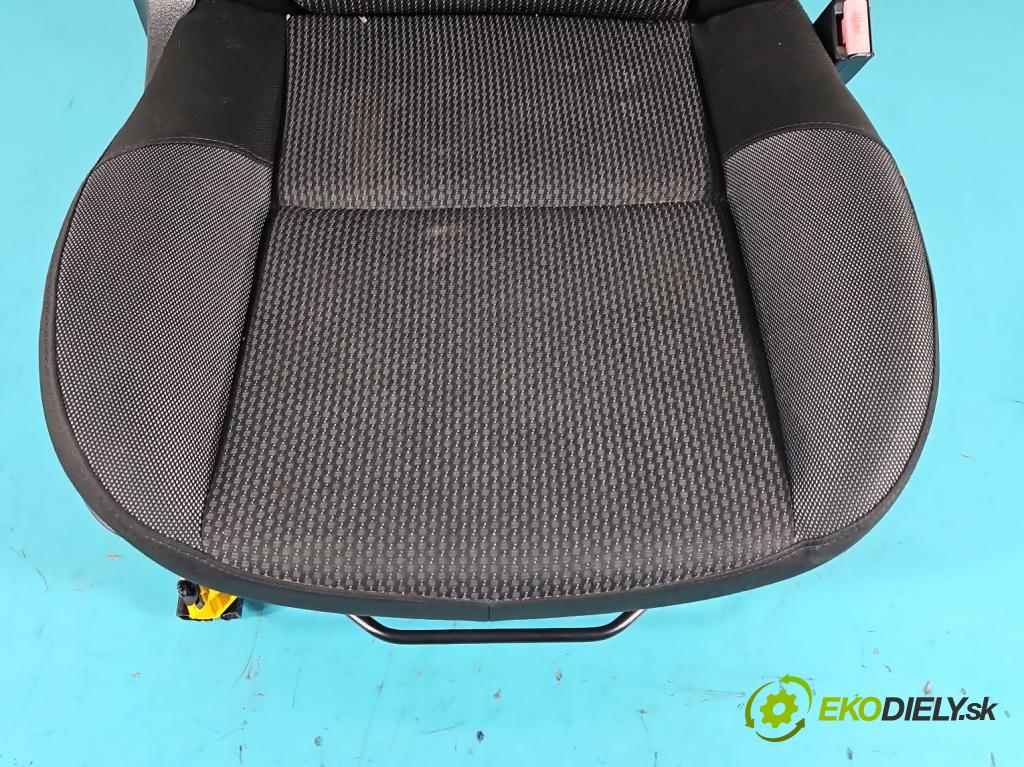 Peugeot 207 1.4 8V 73 HP manual 54 kW 1360 cm3 5- Sedačka pravý  (Sedačky, sedadlá)