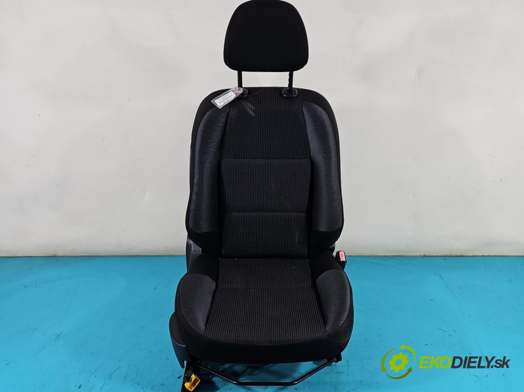 Peugeot 207 1.4 8V 73 HP manual 54 kW 1360 cm3 5- Sedačka pravý  (Sedačky, sedadlá)