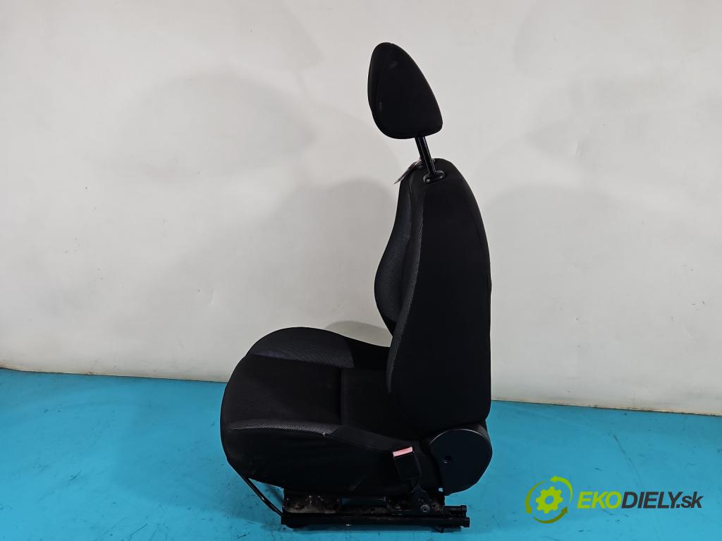 Peugeot 207 1.4 8V 73 HP manual 54 kW 1360 cm3 5- Sedačka pravý  (Sedačky, sedadlá)